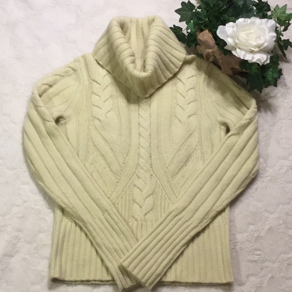Ann Taylor Sweaters - 🌹GUC Ann Taylor Pastel Yellow Wool Turtle Neck,XS